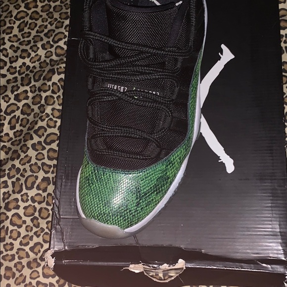 Jordan 11 - Picture 2 of 3